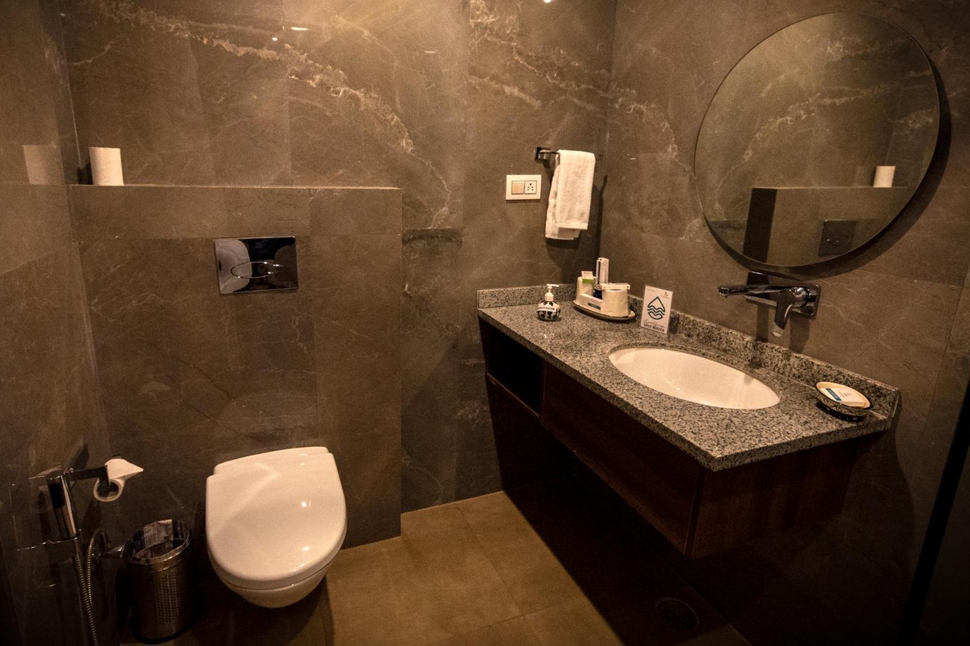 Holywater Hotel By Ganga Kinare #150 Mts From Ganga Ghat Rishikesh Luaran gambar